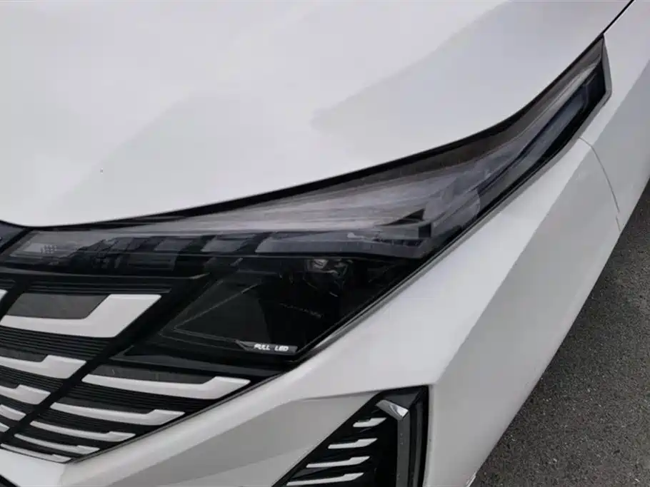 Changan UNI-Z NEV Blue Whale Smart Electric iDD 125 km Outstanding