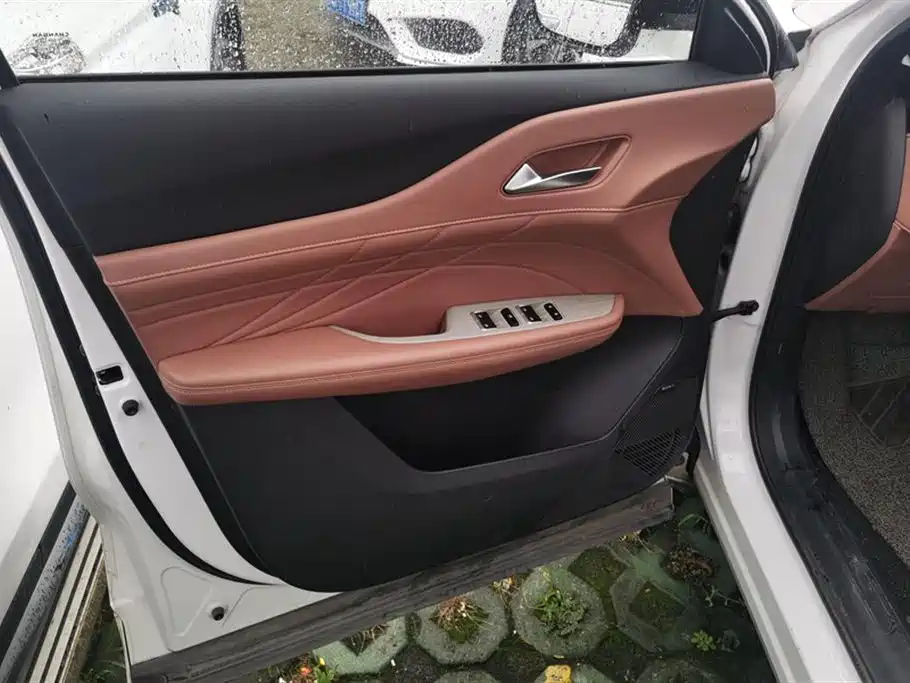 Changan UNI-Z NEV Blue Whale Smart Electric iDD 125 km Outstanding
