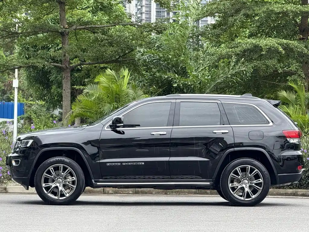 Grand Cherokee (Import) 3.0 L Elite Navigation