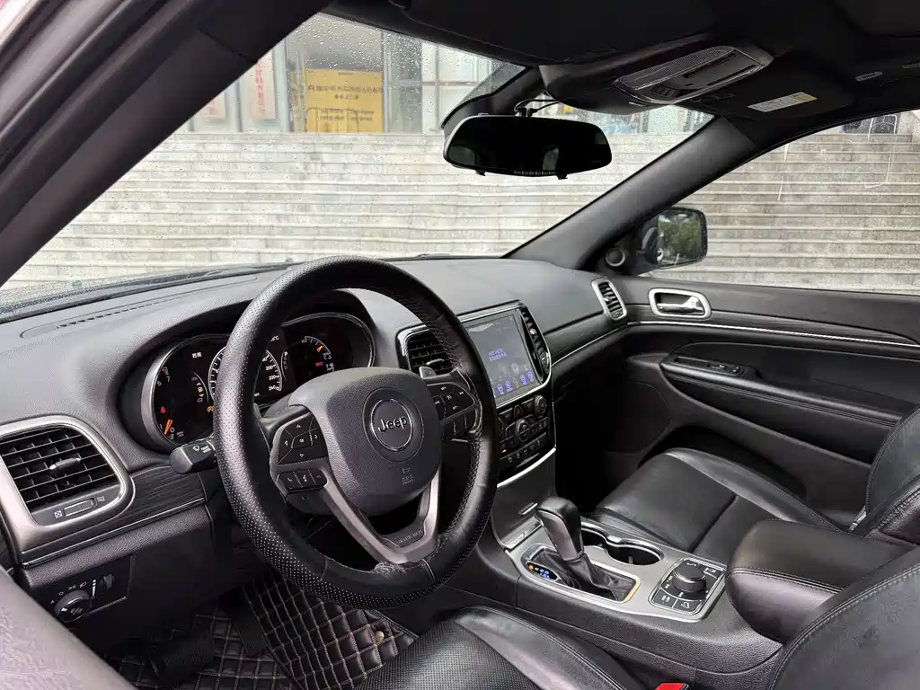 Grand Cherokee (Import) 3.0 L Elite Navigation