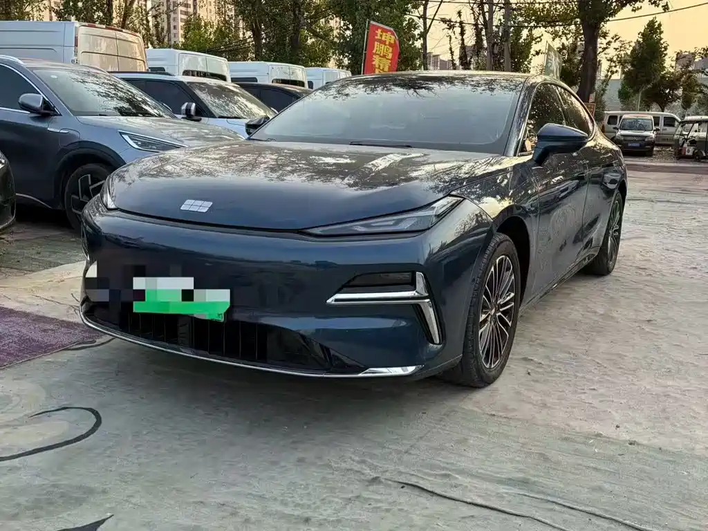 Galaxy Xingyao 8 130 km EM-i Distinguished