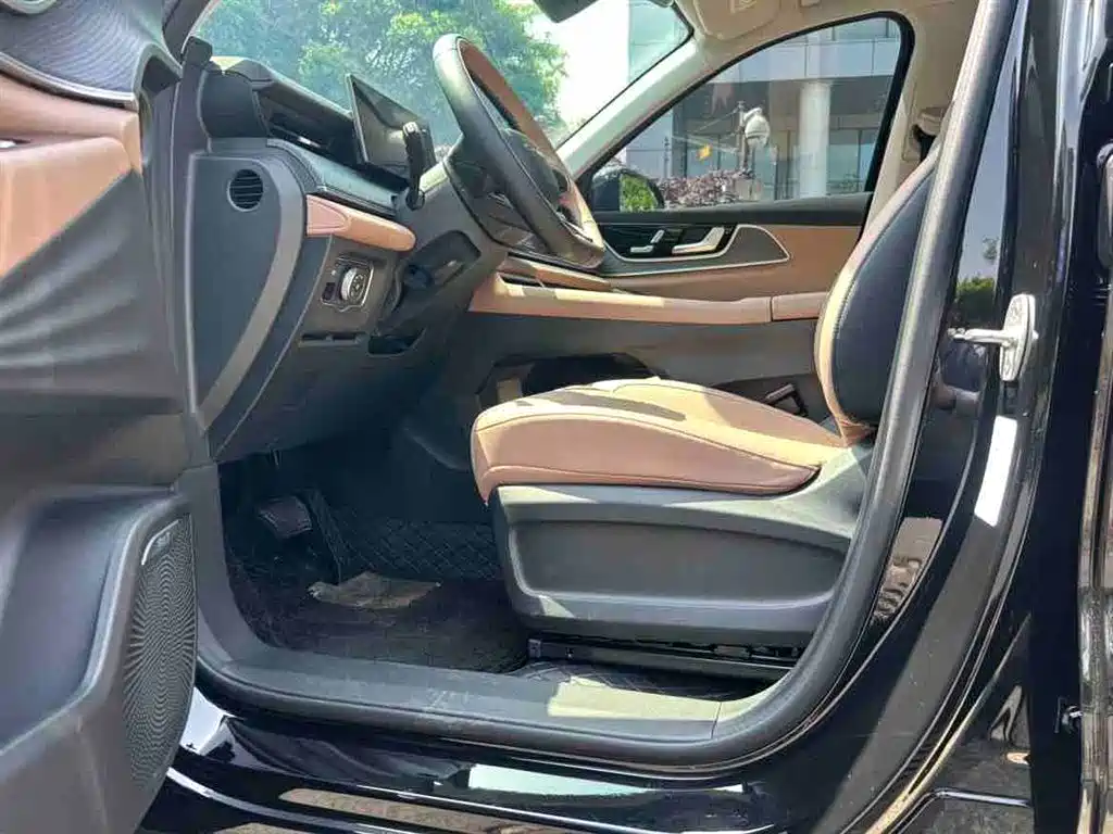 Tiggo 8 L 2.0 T 2 WD Luxury 7-seat