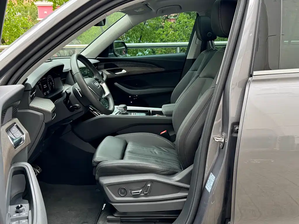 Audi Q6 奥迪Q6 2023款 40 TFSI quattro 观云型 Light 羽林套装