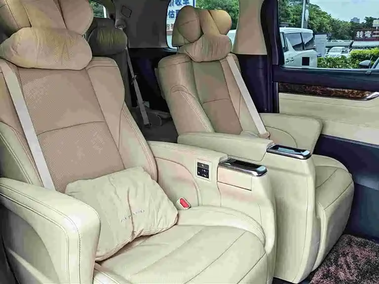 Alphard Dual Engine 2.5 L Luxury