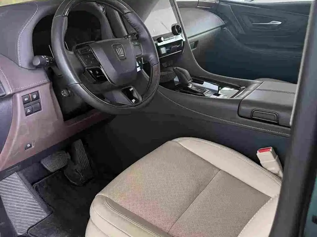 Vellfire Crown Dual Engine 2.5 L Supreme