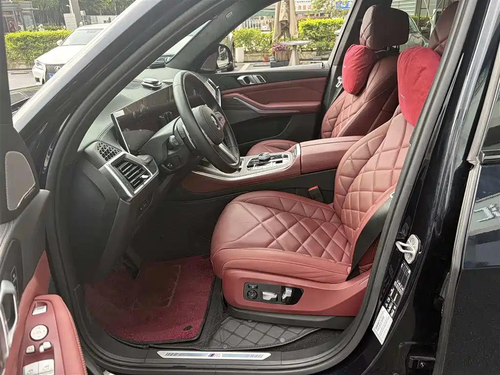 BMW X5 xDrive 40 Li Premium M Sport Night Package