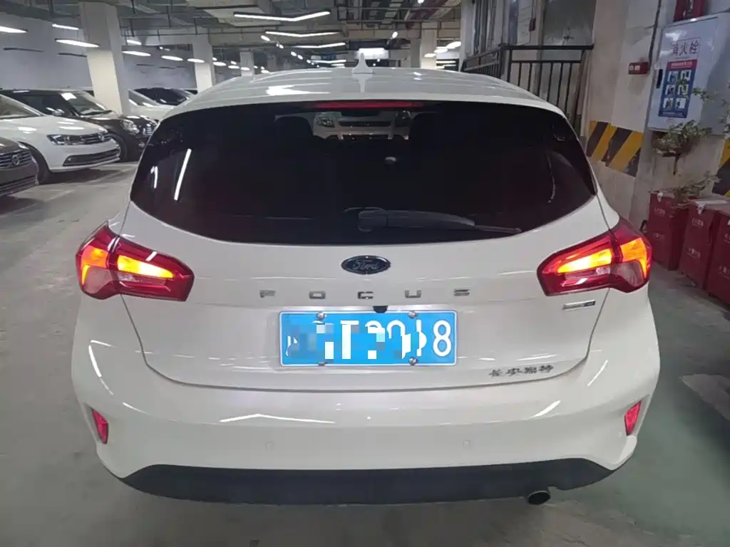 Focus Hatchback EcoBoost 180 Auto Sharp Trend