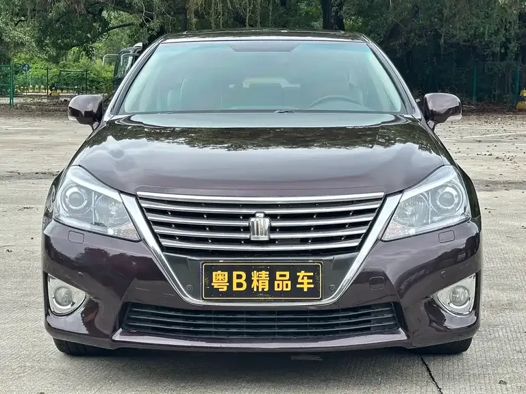 Toyota Crown 2.5 L Royal Leather