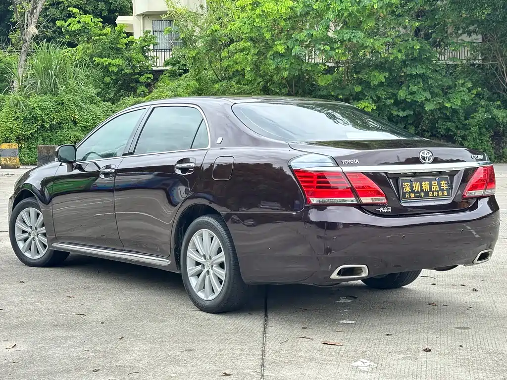 Crown 2.5 L Royal Leather
