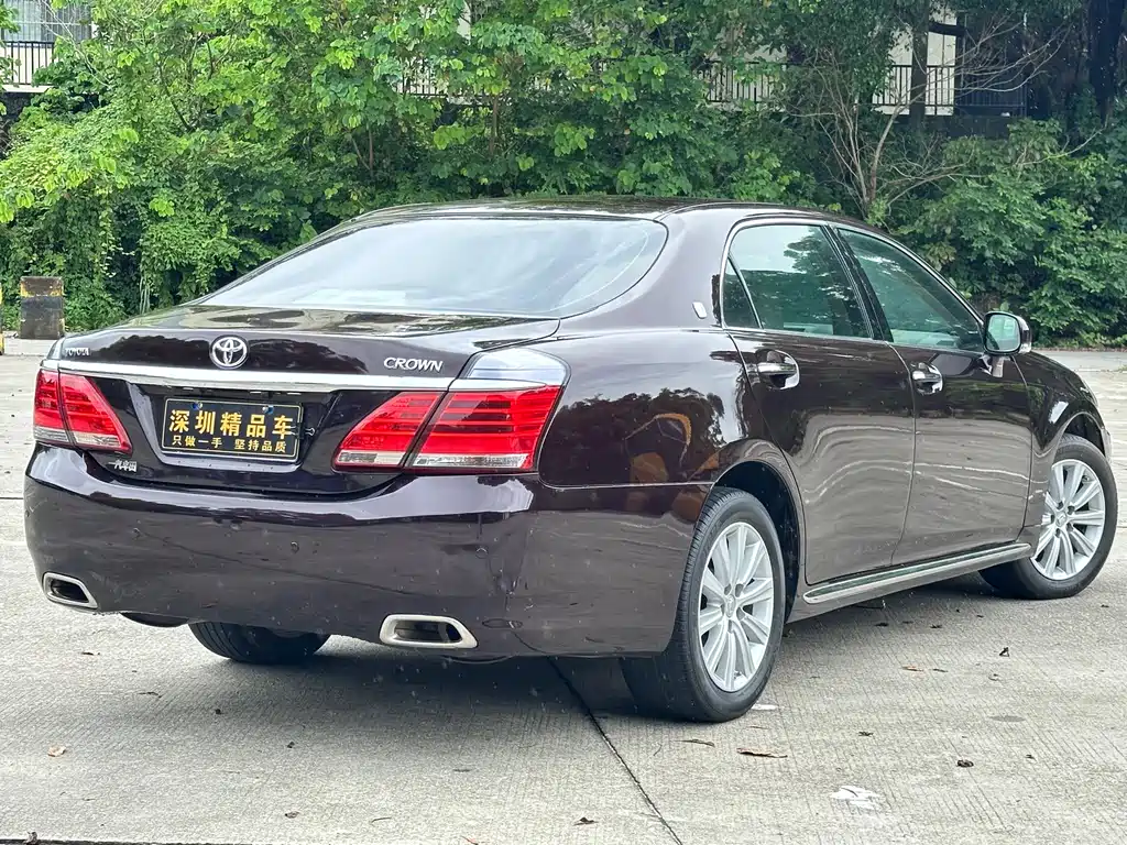 Crown 2.5 L Royal Leather