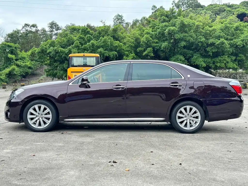 Crown 2.5 L Royal Leather