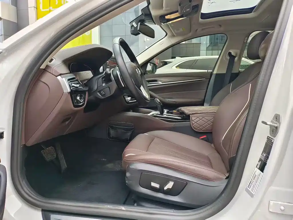BMW 5 Series Facelift 530 Li Leading Luxury Package