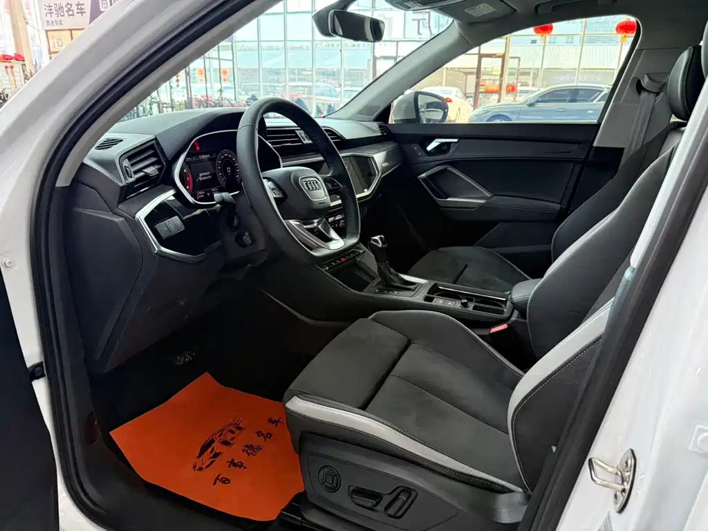 Audi Q3 35 TFSI Fashion Dynamic (1.4 T)