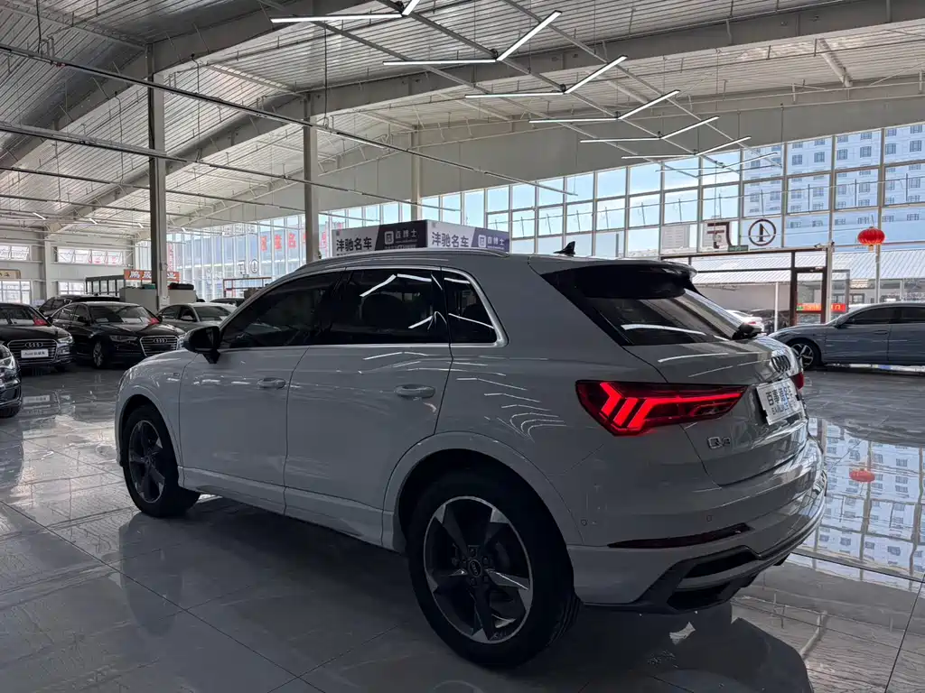 Audi Q3 35 TFSI Fashion Dynamic (1.4 T)
