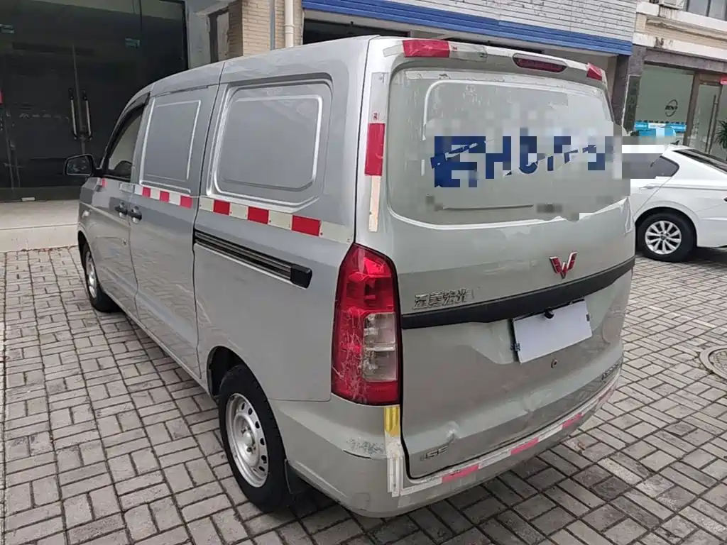 Wuling Hongguang V 五菱宏光V 2019款 1.5 L劲取版封窗车国VI LAR