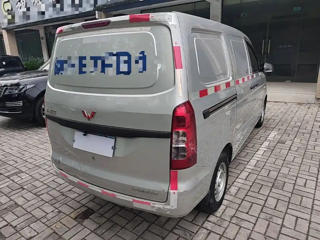 Wuling Hongguang V 五菱宏光V 2019款 1.5 L劲取版封窗车国VI LAR