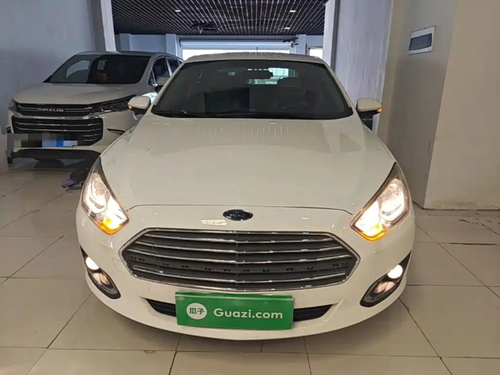 Escort 1.5 L Manual Comfort