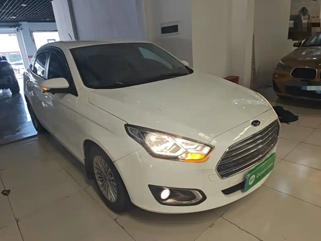 Escort 1.5 L Manual Comfort