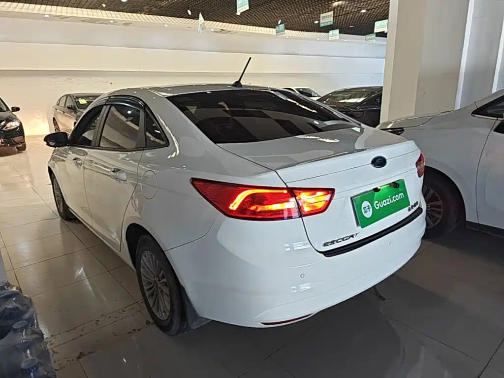 Escort 1.5 L Manual Comfort