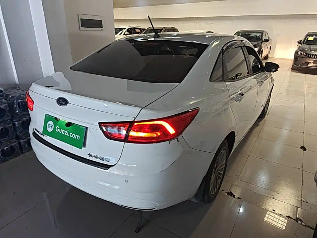 Escort 1.5 L Manual Comfort