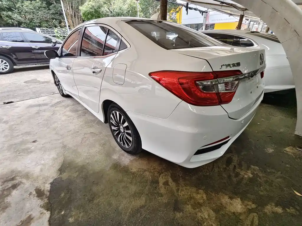 Crider 1.8 L Auto Luxury