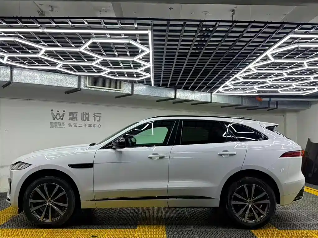 Jaguar F-PACE P250 R-Dynamic SE