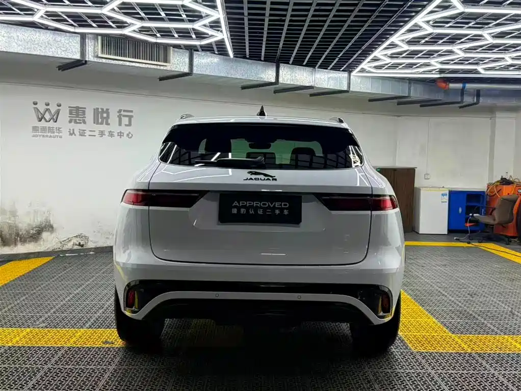Jaguar F-PACE P250 R-Dynamic SE