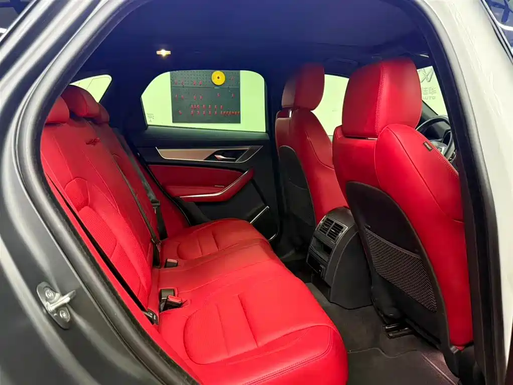Jaguar F-PACE P250 R-Dynamic SE