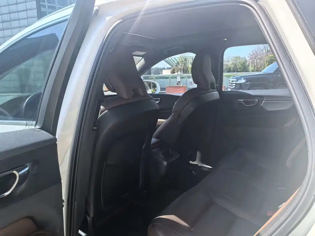 Volvo XC60 B5 4 WD Smart Ease Luxury