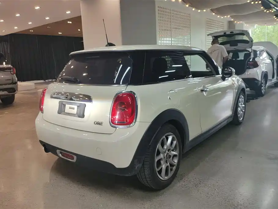 MINI 1.2 T ONE Pioneer
