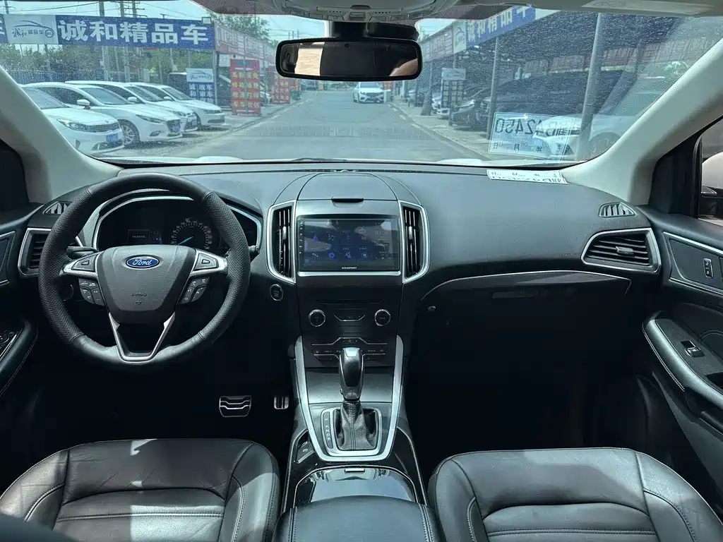 Edge EcoBoost 245 4 WD Grand Sharp 7-seat