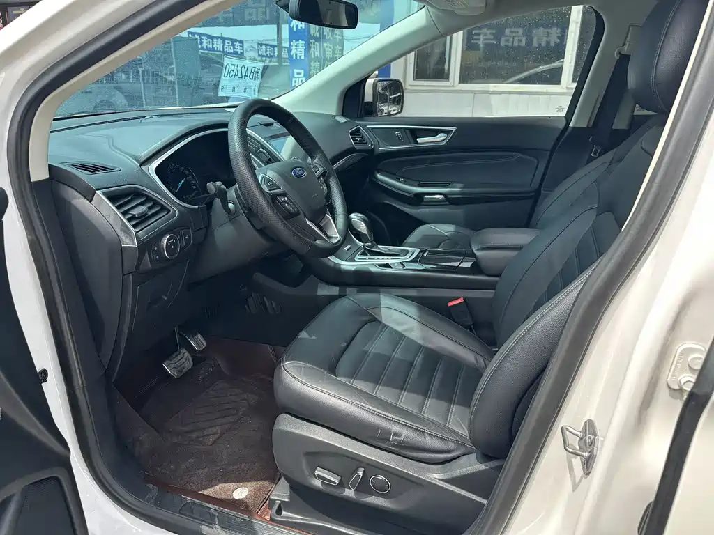 Edge EcoBoost 245 4 WD Grand Sharp 7-seat