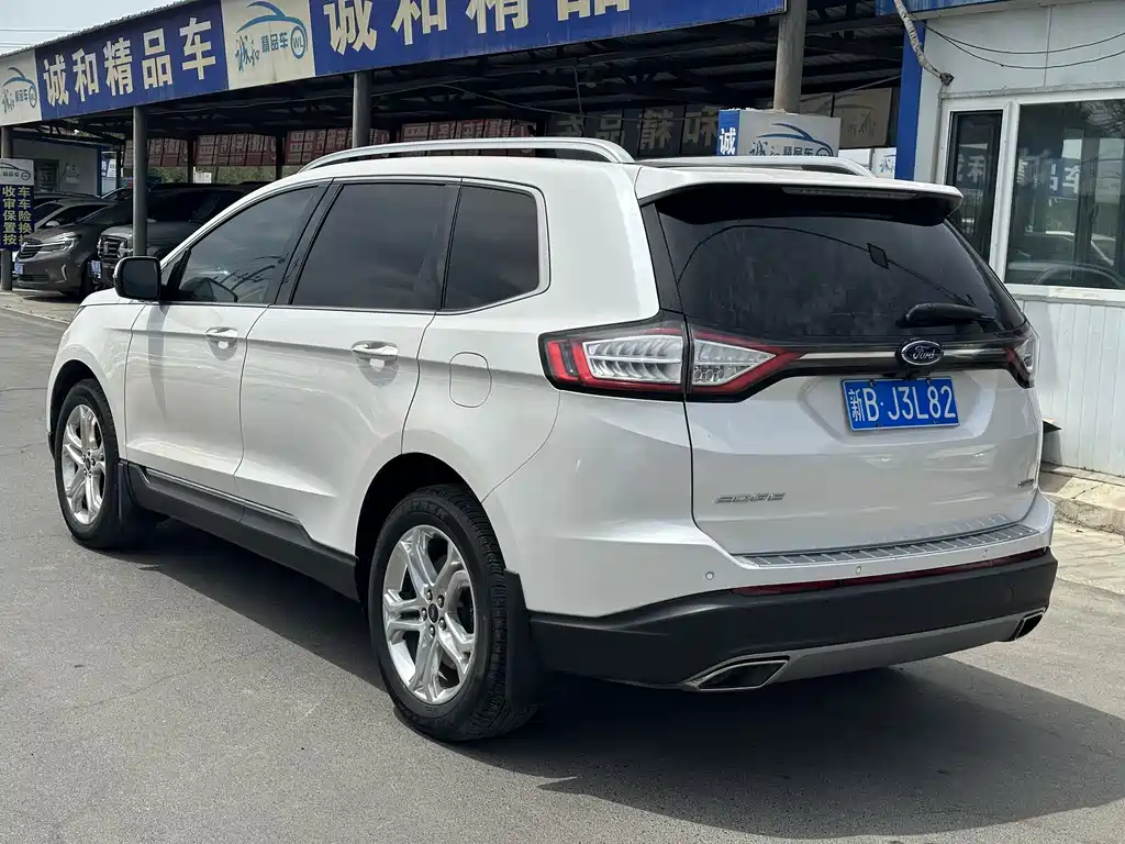 Edge EcoBoost 245 4 WD Grand Sharp 7-seat