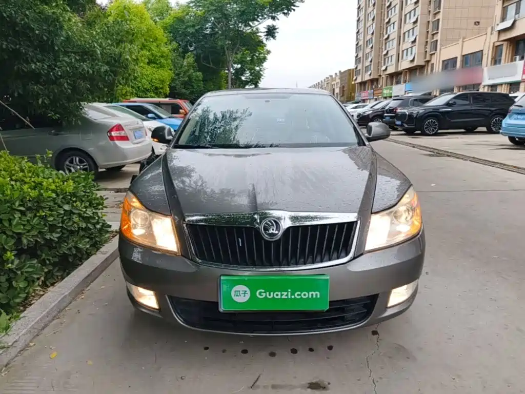 Octavia Classic 1.6 L Auto Yijie