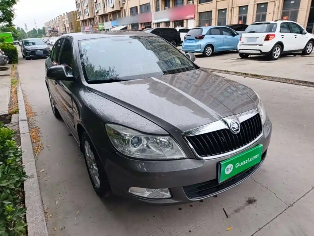 Octavia Classic 1.6 L Auto Yijie