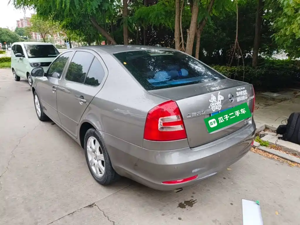 Octavia Classic 1.6 L Auto Yijie
