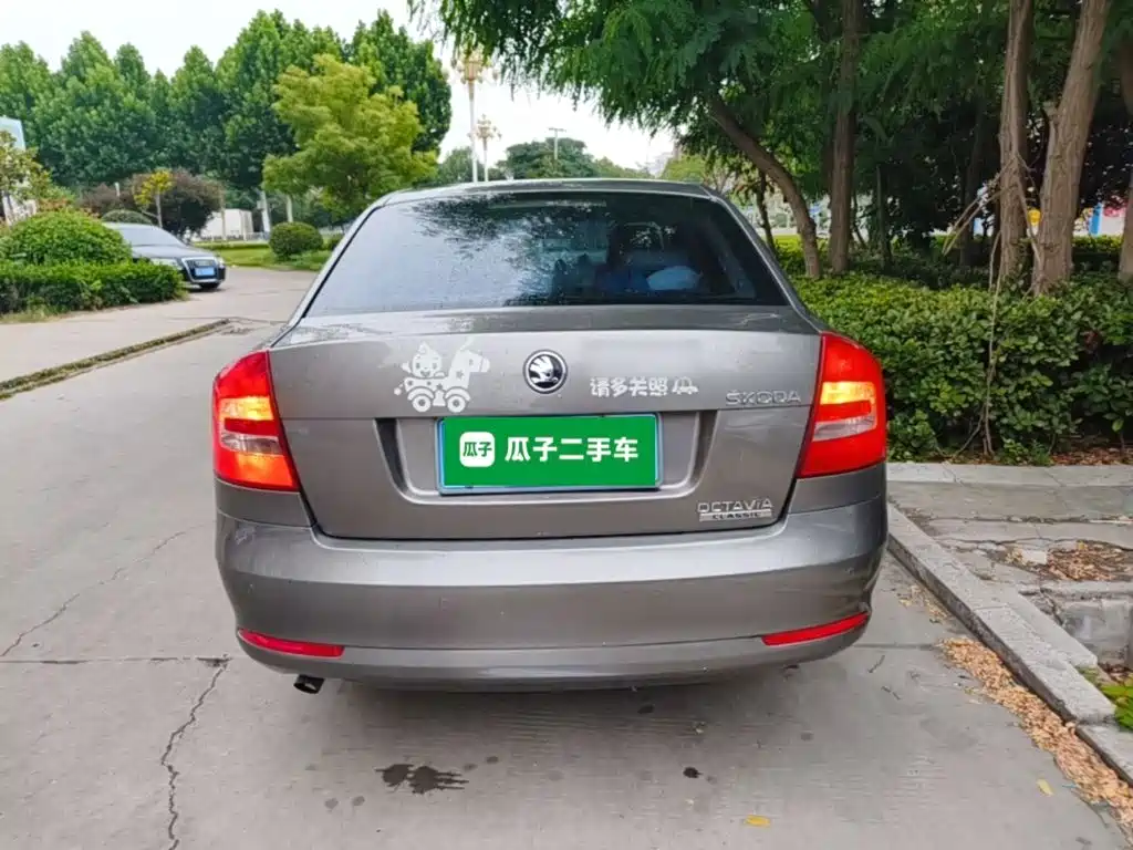 Octavia Classic 1.6 L Auto Yijie