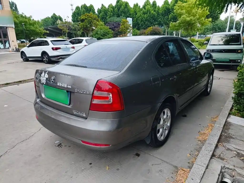 Octavia Classic 1.6 L Auto Yijie