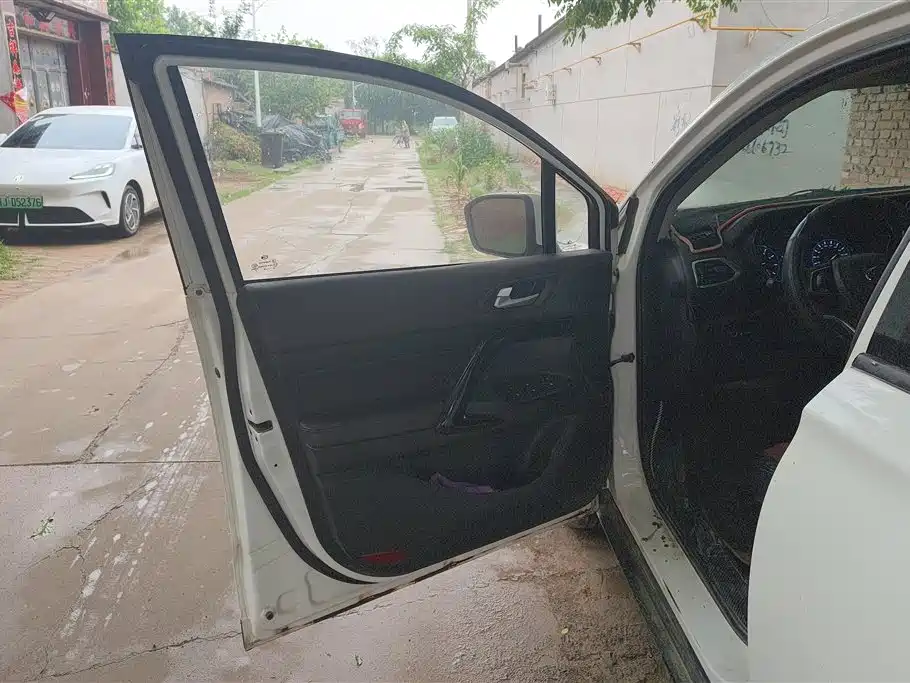 GAC Trumpchi GS4 200 T G-DCT 2 WD Comfort