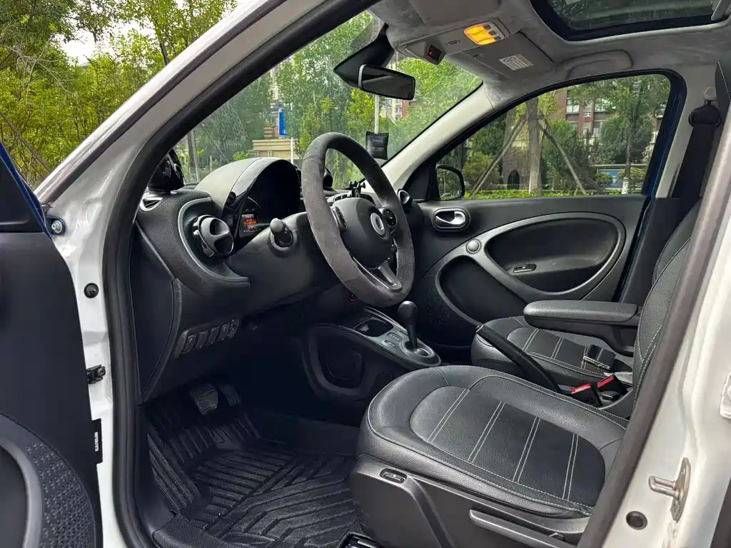 smart forfour 0.9 T 66 kW Pioneer