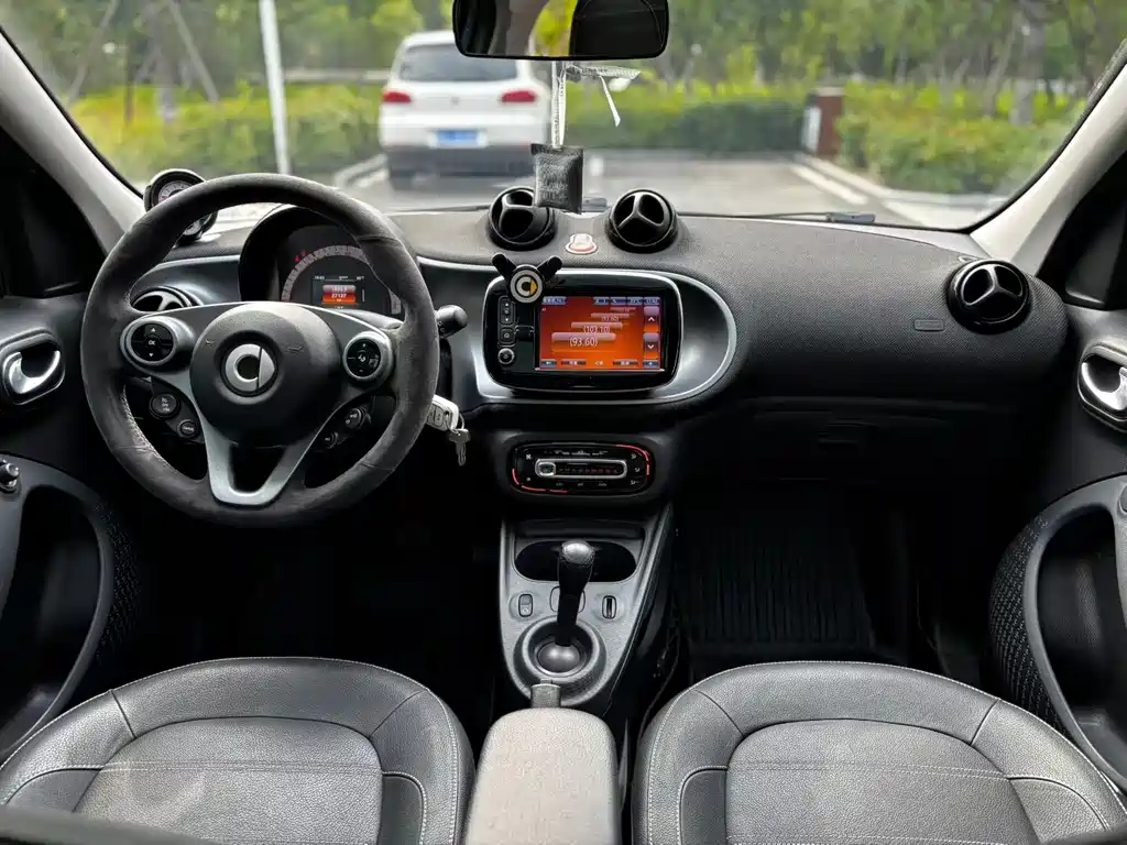 smart forfour 0.9 T 66 kW Pioneer