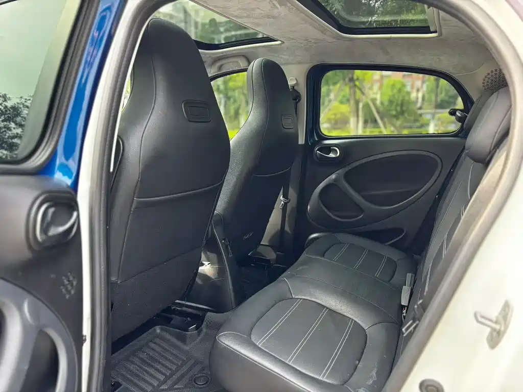 smart forfour 0.9 T 66 kW Pioneer