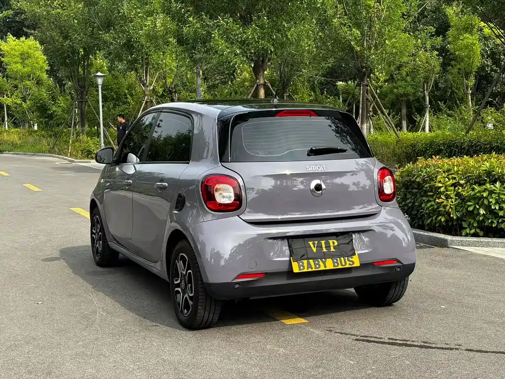 smart forfour 0.9 T 66 kW Pioneer
