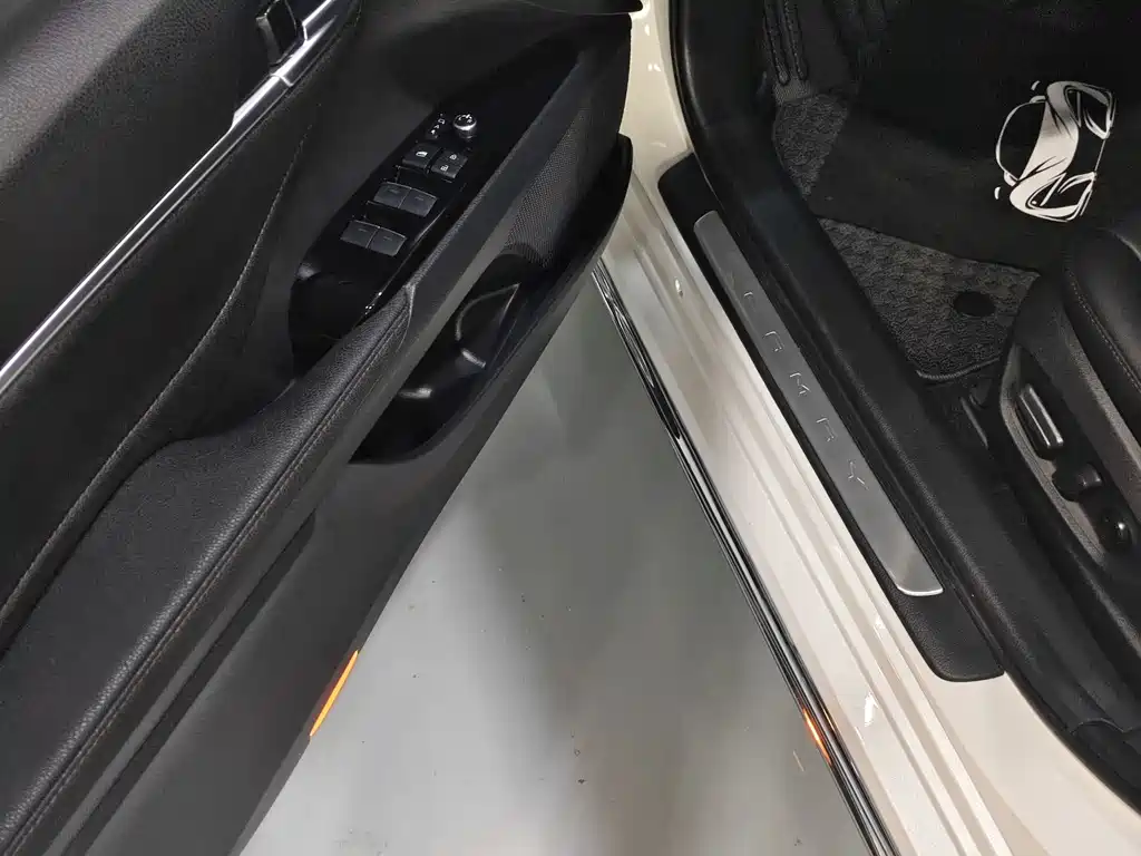 Camry 2.0 G Luxury