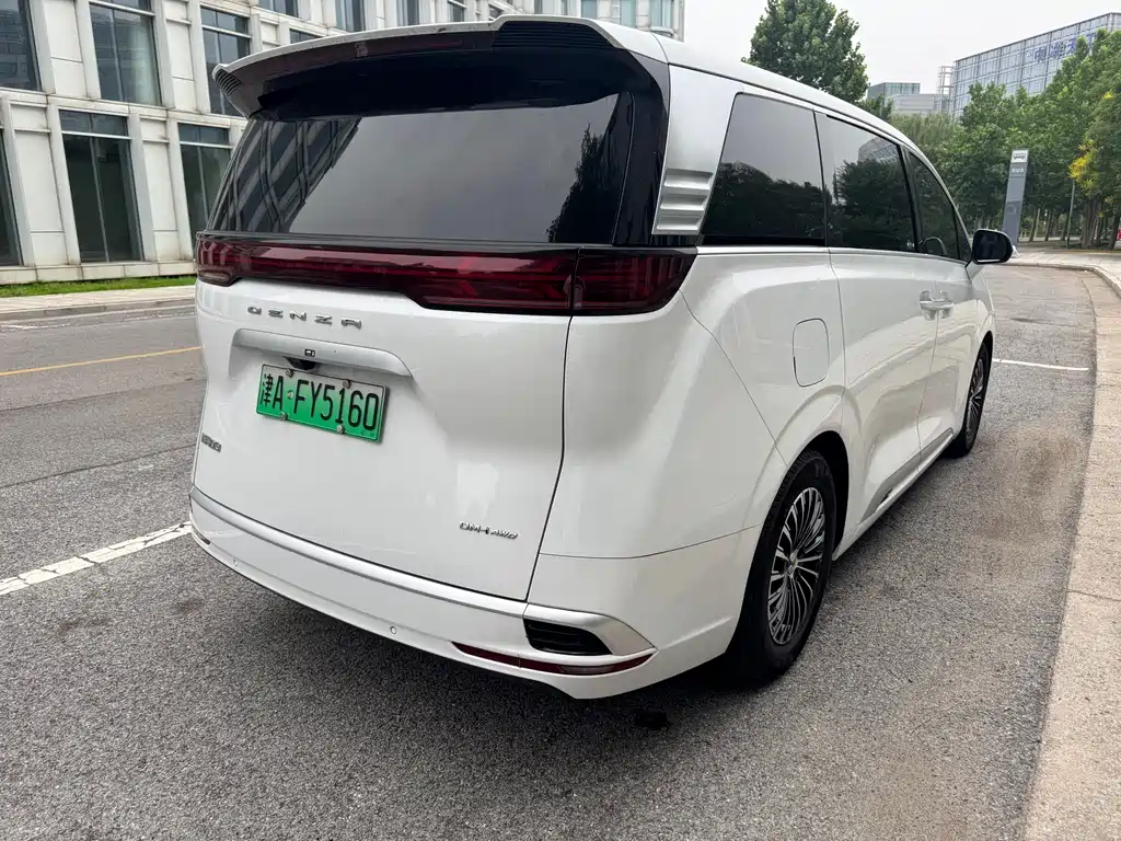 Denza D9 DM-i 1050 Premium
