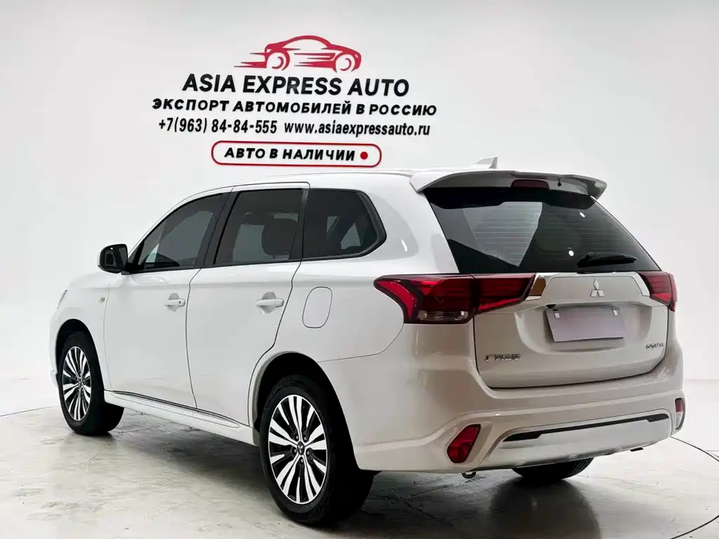 Outlander 2.0 L 2 WD Smooth Travel 5-seat