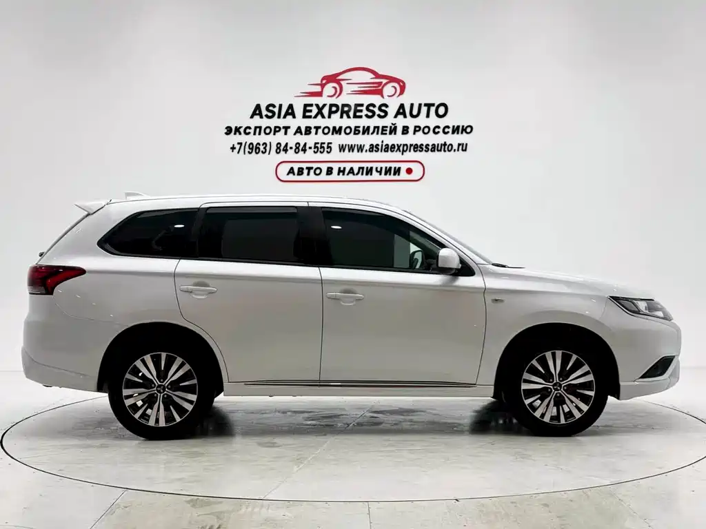 Outlander 2.0 L 2 WD Smooth Travel 5-seat