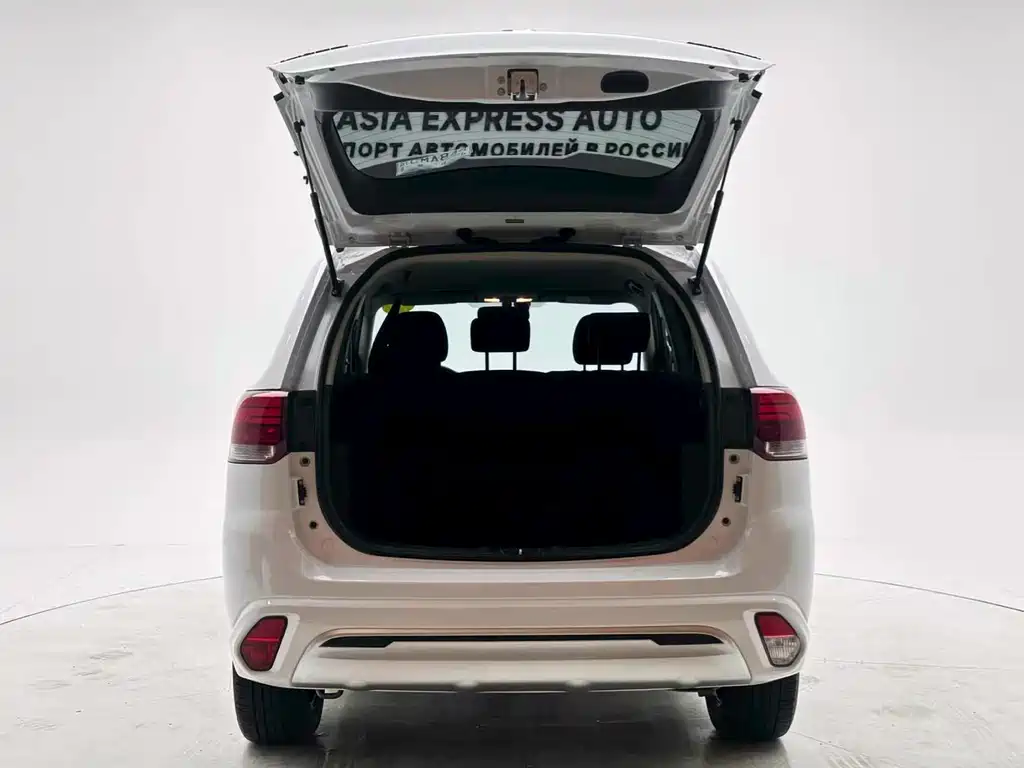 Outlander 2.0 L 2 WD Smooth Travel 5-seat