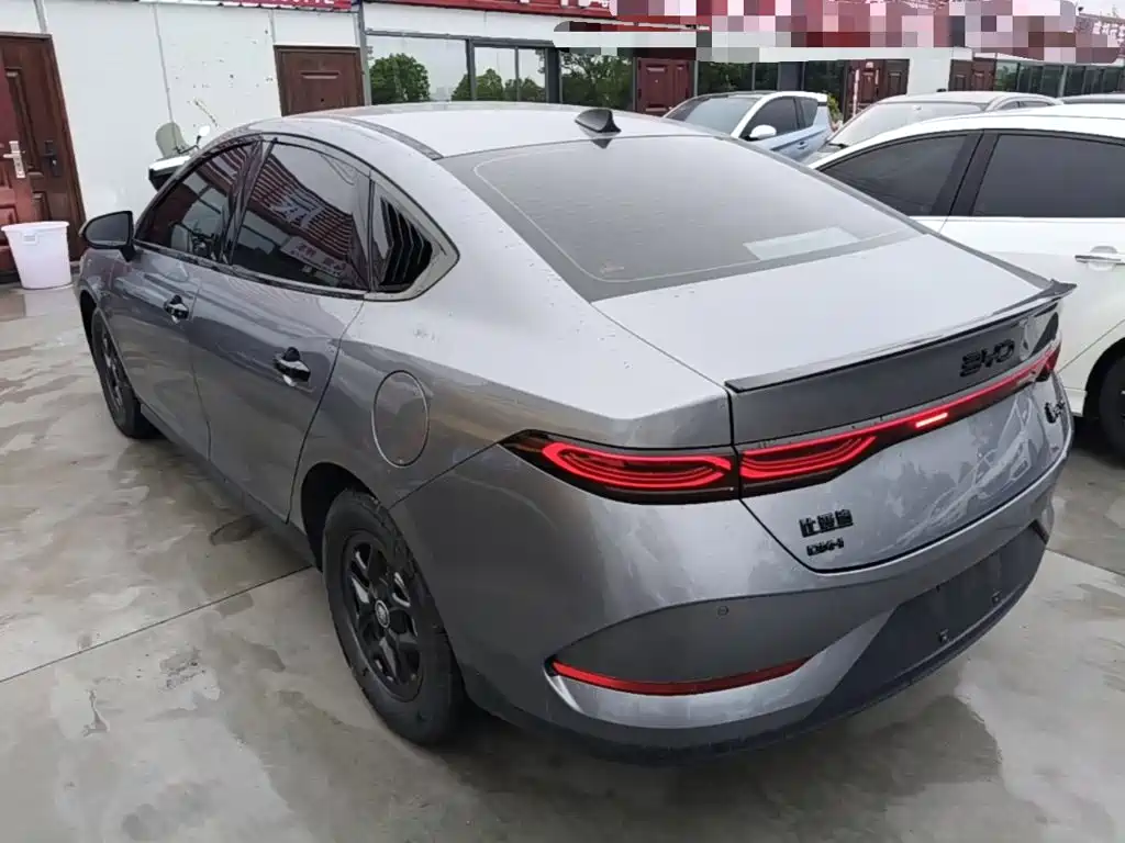 Qin PLUS DM-i Smart Drive 55 KM Leading