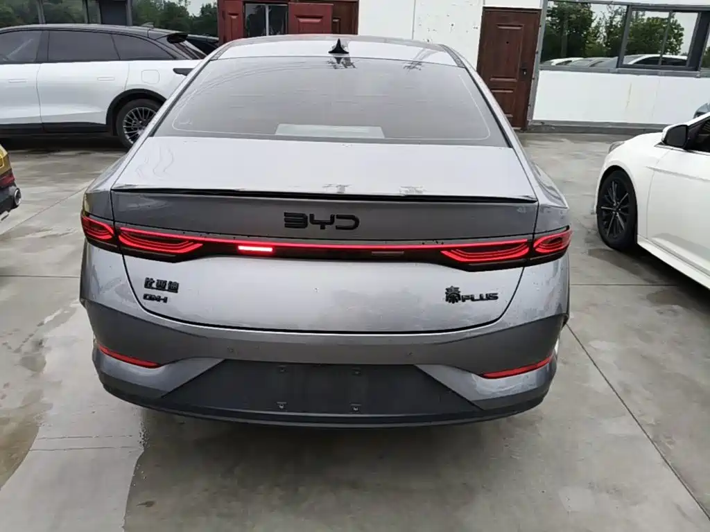 Qin PLUS DM-i Smart Drive 55 KM Leading